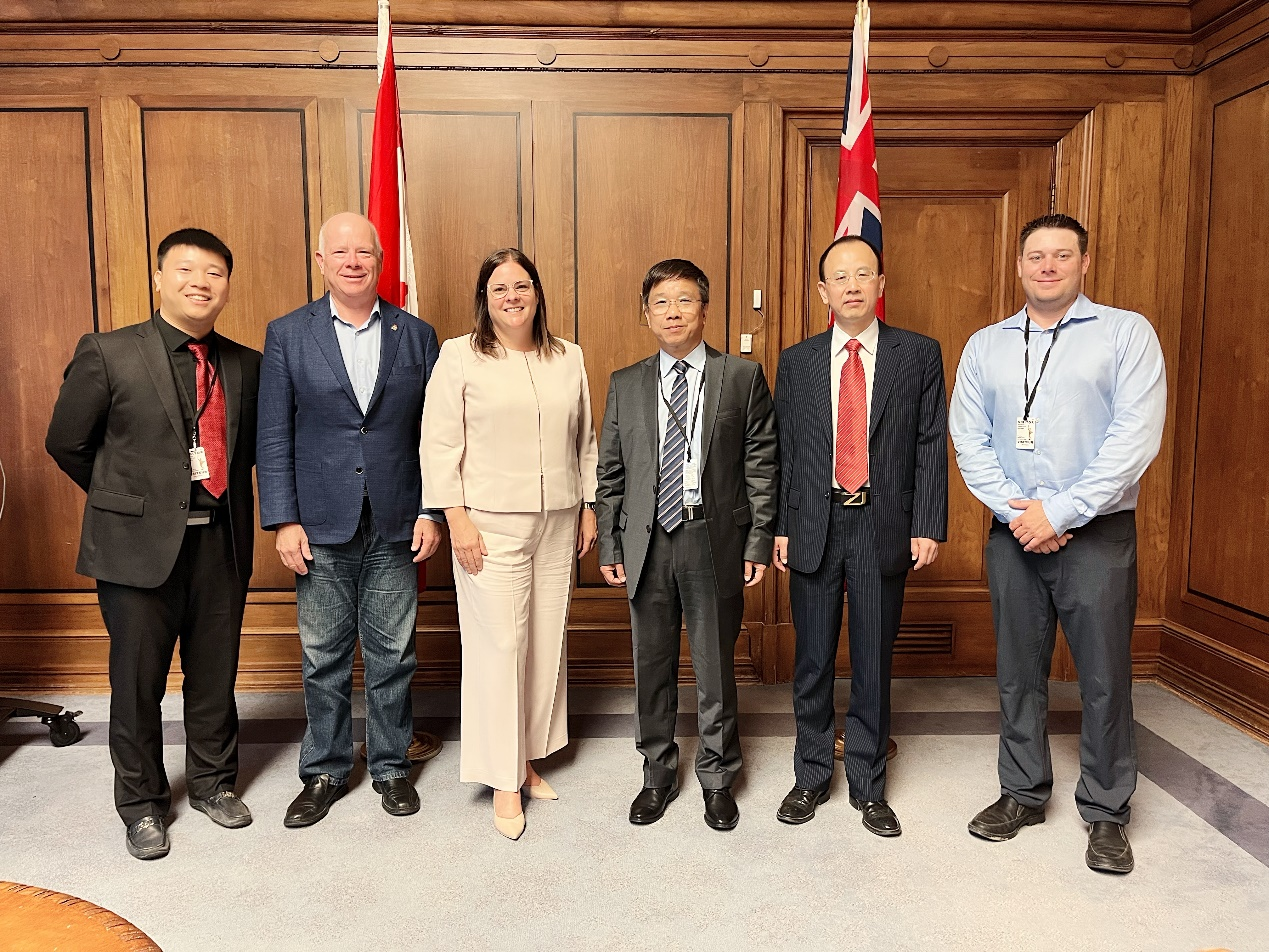 k8凯发集团董事长王平卫拜会加拿大曼尼托巴省省长